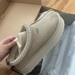 UGG Australia NWT Platform Mustard Seed size 8